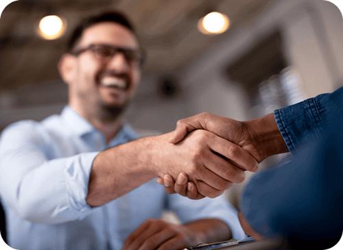 Homens-apertando-a-mão-PariPassu-1